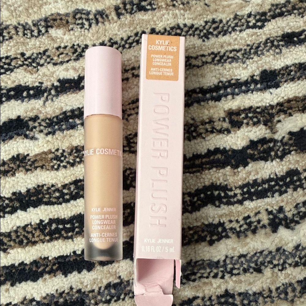 Kylie Cosmetics Power Plush Longwear Concealer - 3.5N shade